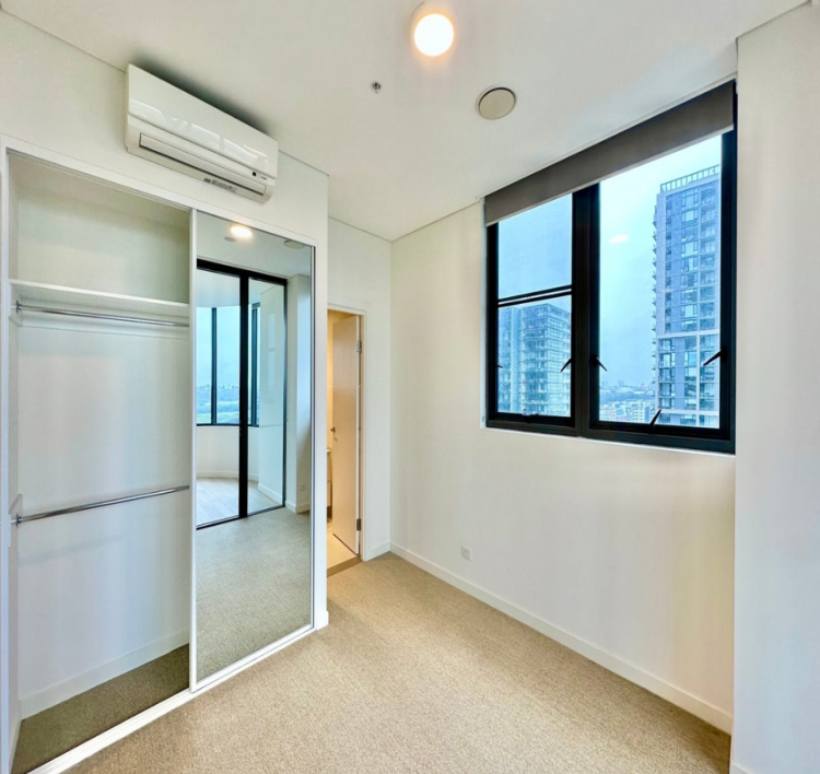 L13/11 Wentworth Place, Wentworth Point, NSW 2127