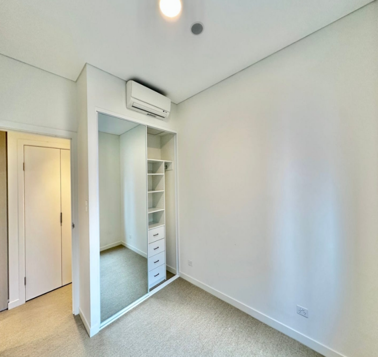 L13/11 Wentworth Place, Wentworth Point, NSW 2127